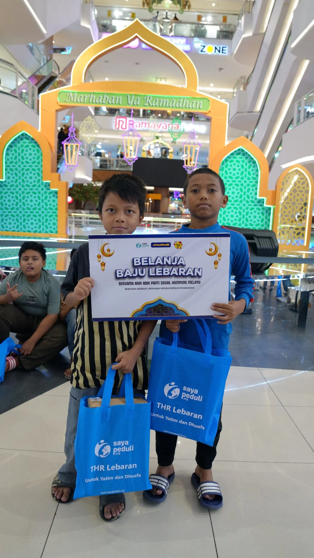 Foto 37 dari album Belanja Lebaran Bareng Yatim Piatu 2025